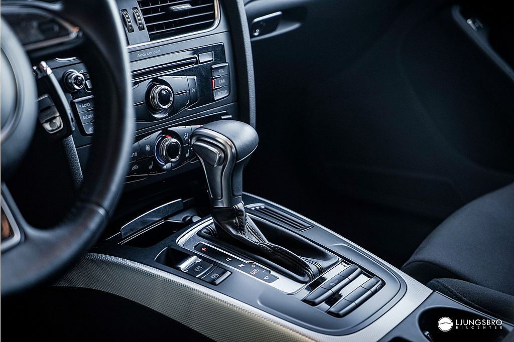 Audi A4 Avant 2.0 TDI Quattro S-Line / PDC /