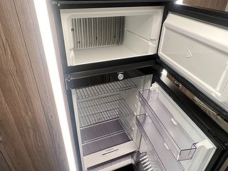 Husbil-integrerad Kabe TM IMPERIAL 910 T 18 av 38