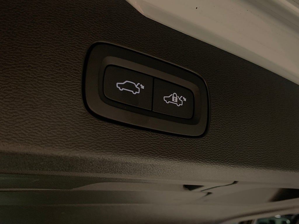 Volvo V60 Recharge T6 AWD 340hk R-Design |Navi|Kamera|Voc| 2022