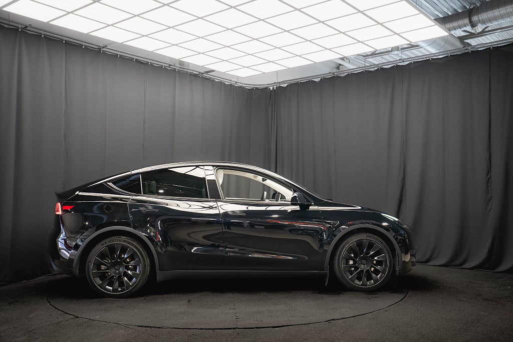 Tesla Model Y Long Range AWD 20'' DRAG PANO LÄDER LJUS-LÄDER MOMS