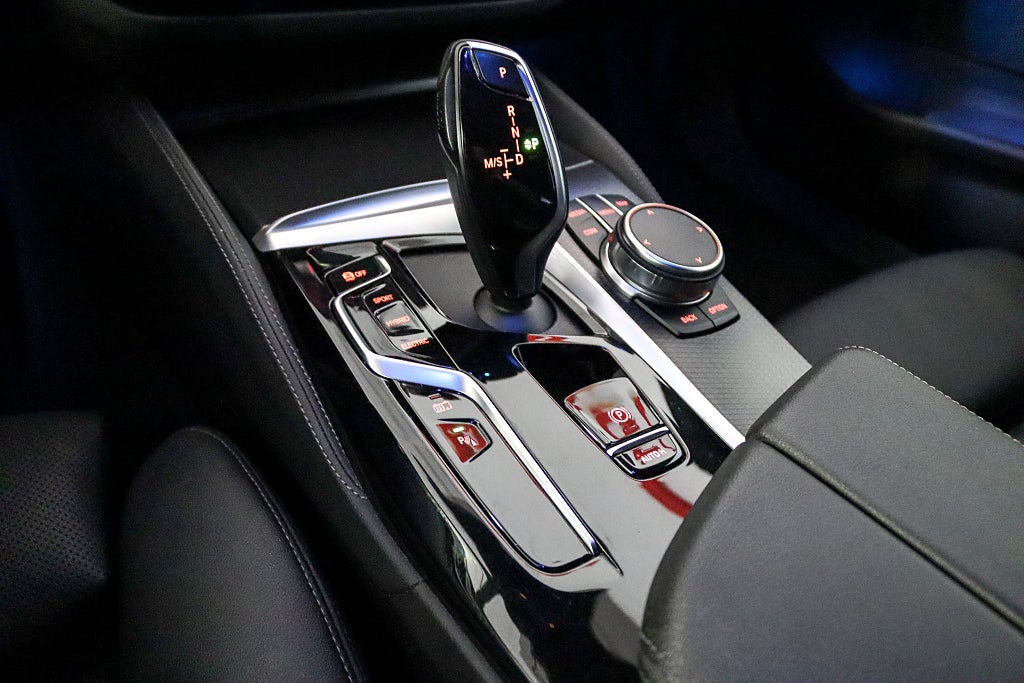 BMW 530e xDrive Touring M Sport HiFi Rattvärme Dragkrok