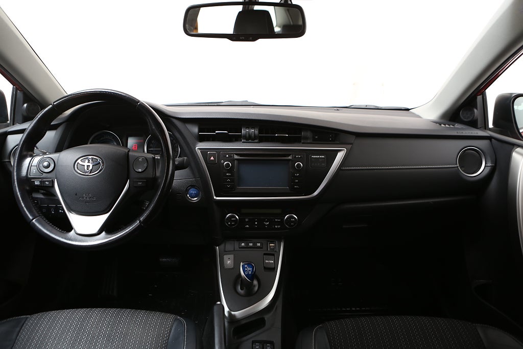 Toyota Auris Touring Sports Hybrid e-CVT Executive 2015