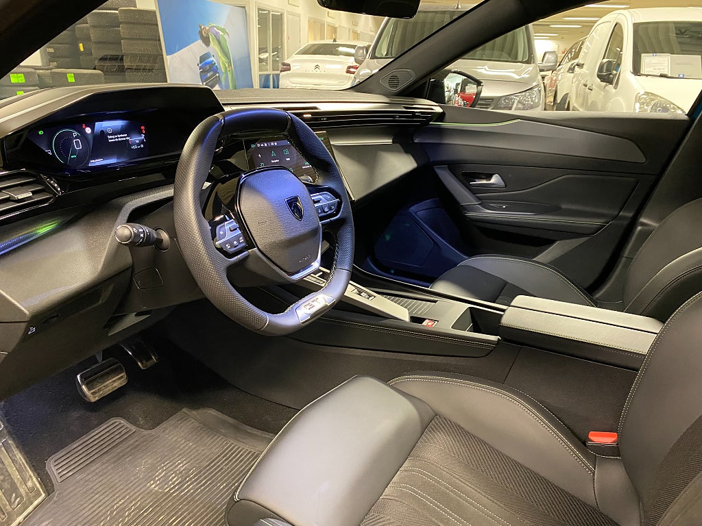 Bild på Peugeot 408 GT 1.2 PT 130hk Aut - 360-KAMERA, ELBAKLUCKA