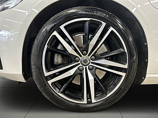 Volvo V60 Recharge T6 AWD Automat R-Design Drag/Värmare/S&V-Däck – bild 14