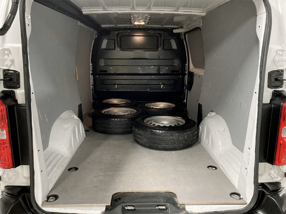 Bild på Opel Vivaro Business 2.0 BHDi 145hk Aut L3 DRAG WEBASTO B-KAMERA