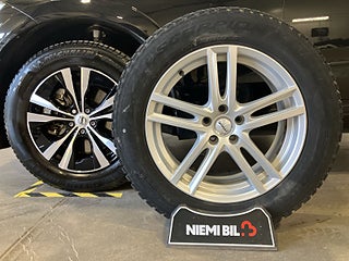 Volvo XC60 B4 AWD Aut Momentum Drag Kamera Värmare Rattvärme S&V – bild 18