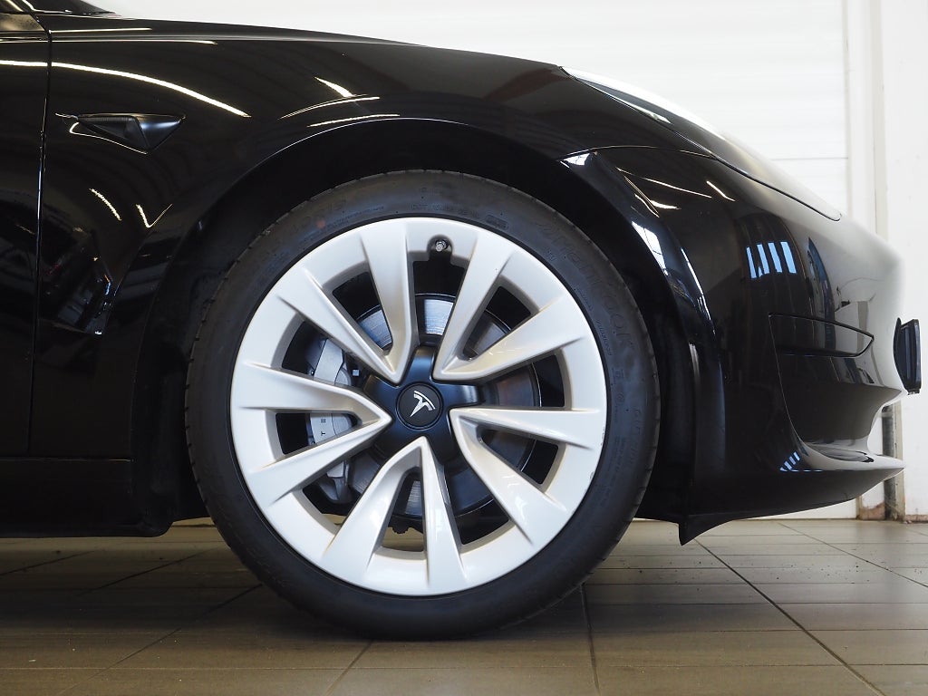 Tesla Model 3 Standard Range 283hk Dragkrok Pano Kamera Navi Moms 2023