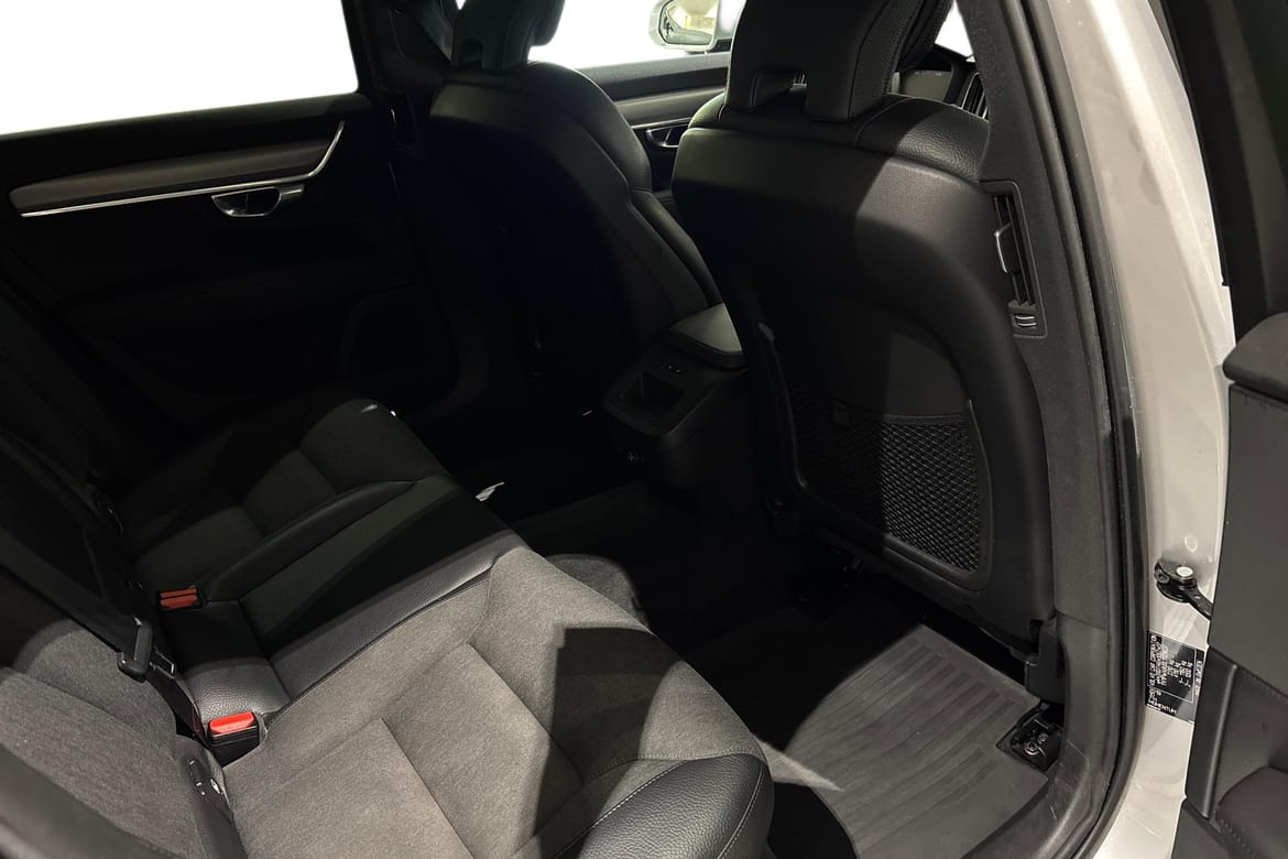 Volvo V90 Momentum Advanced 2020, kuva 9/10