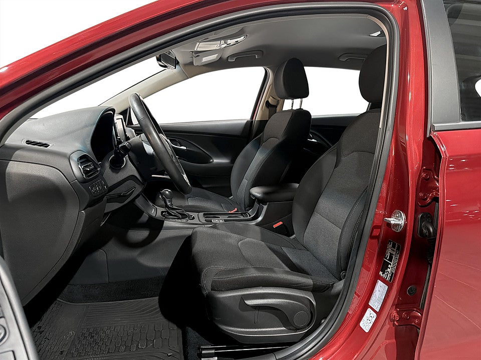Bild på Hyundai i30 Essential 1.0 T-GDI Aut BACKSENSOR RATTVÄRME 120hk