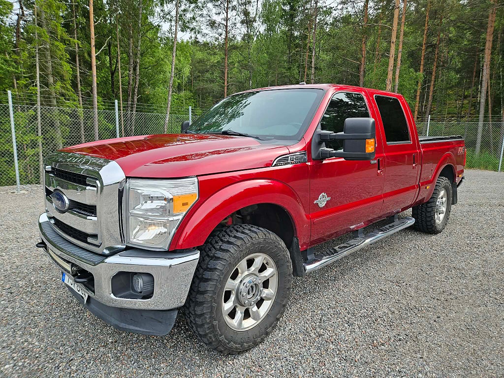 Ford F-250 Crew Cab 6.7 V8 Power Stroke 4x4 Lariat Momsbil
