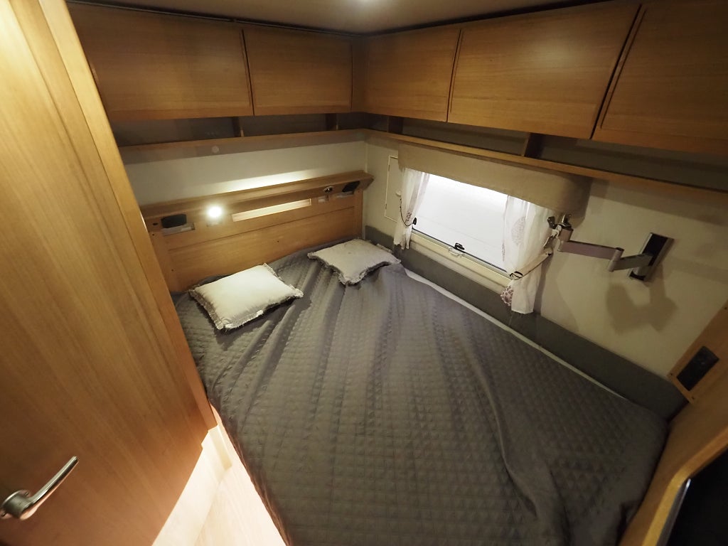 Polar 620 CTX Svit AC Vintervagn Dinette Franskbädd ALDE