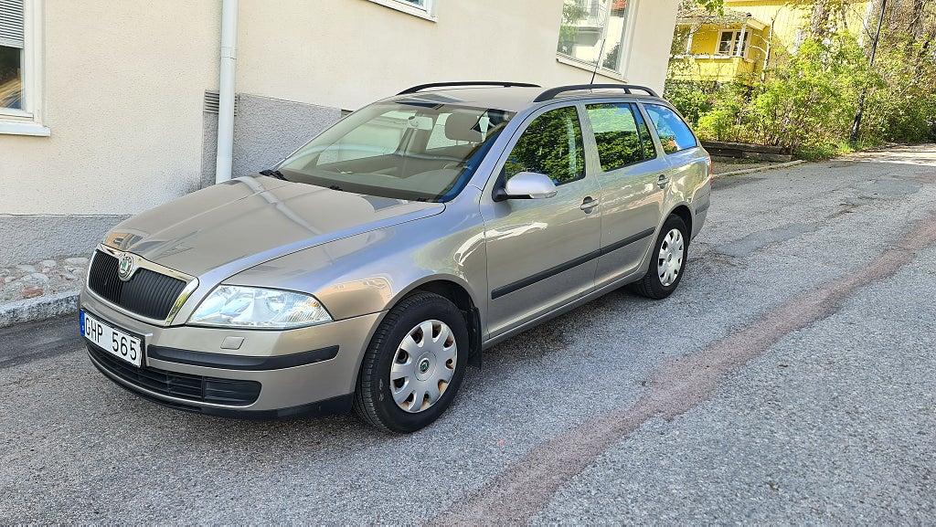Skoda Octavia Kombi 1.6 MPI Ambiente En brukare 