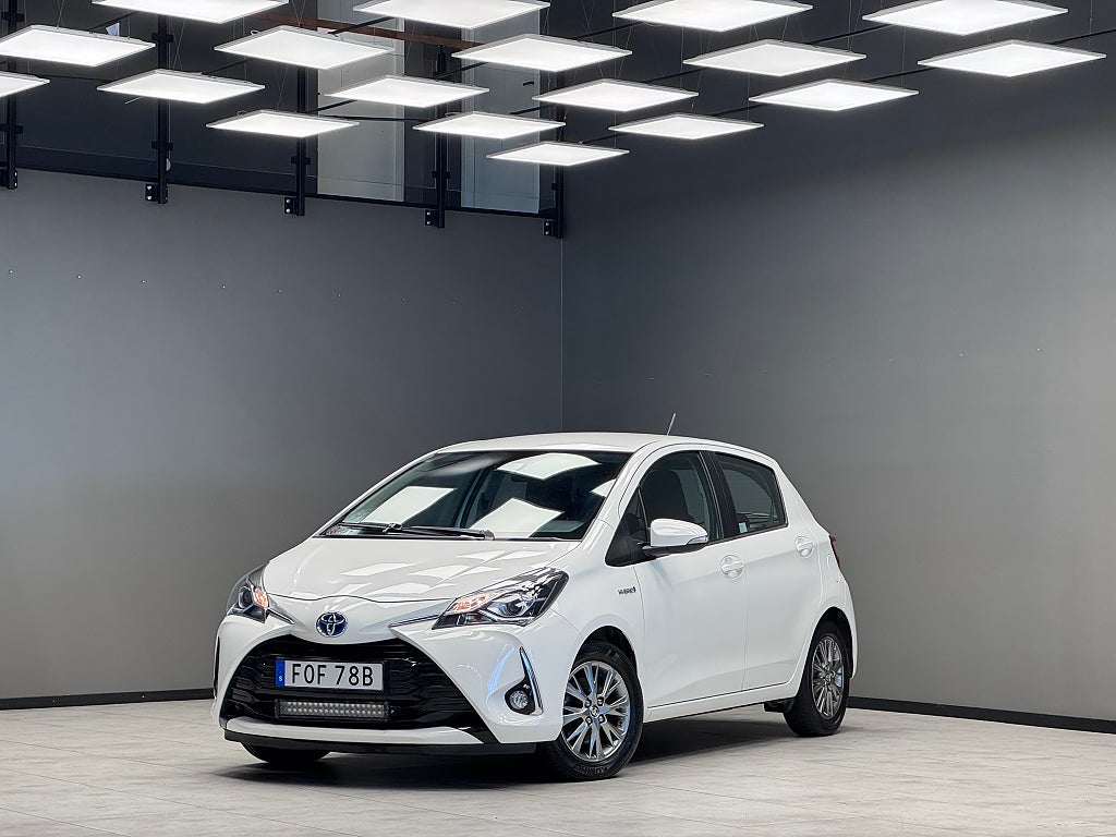 Toyota Yaris Hybrid e-CVT Active / Drag / B-kamera 