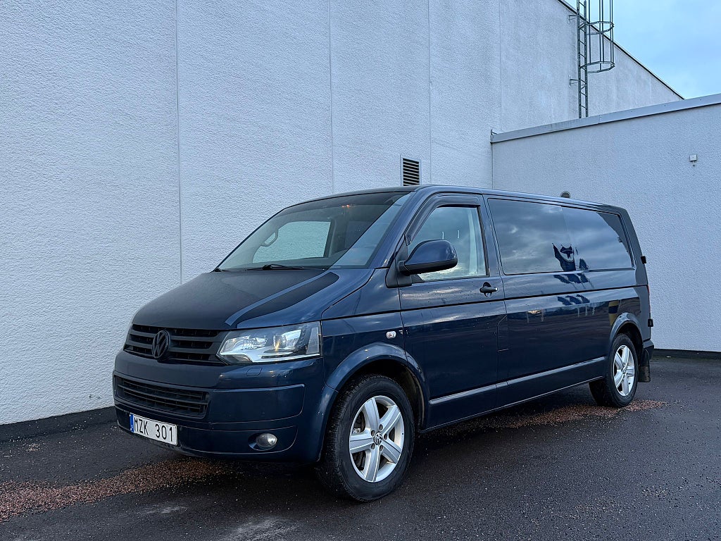 Volkswagen Transporter Kombi T30 2.0 TDI  4Motion  Automat LED/VÄRMARE