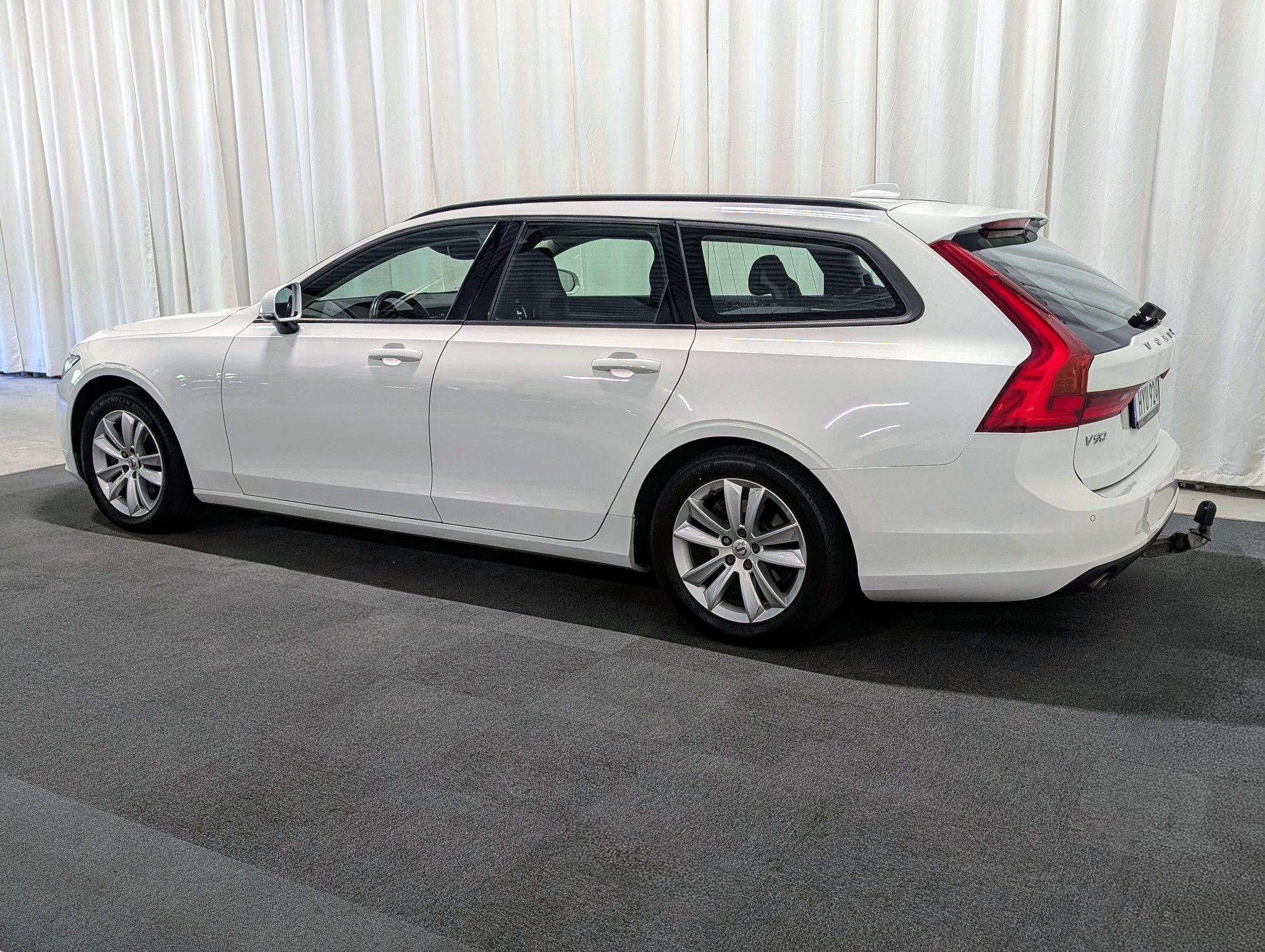 Volvo V90 D4 Geartronic 2018, photo 3/10