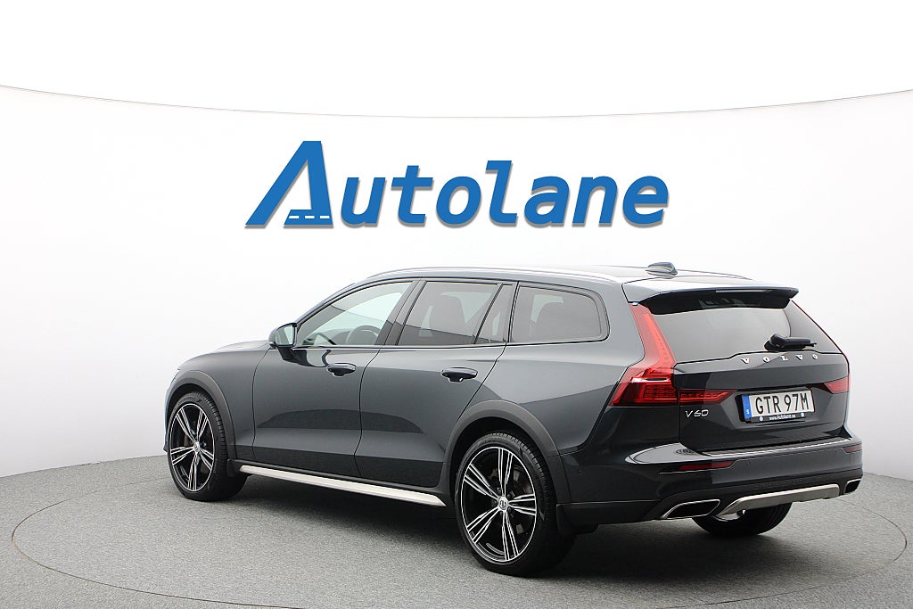 Volvo V60 Cross Country D4 AWD B&W,360°,20",Drag,BLIS,Värmare,HUD,GPS