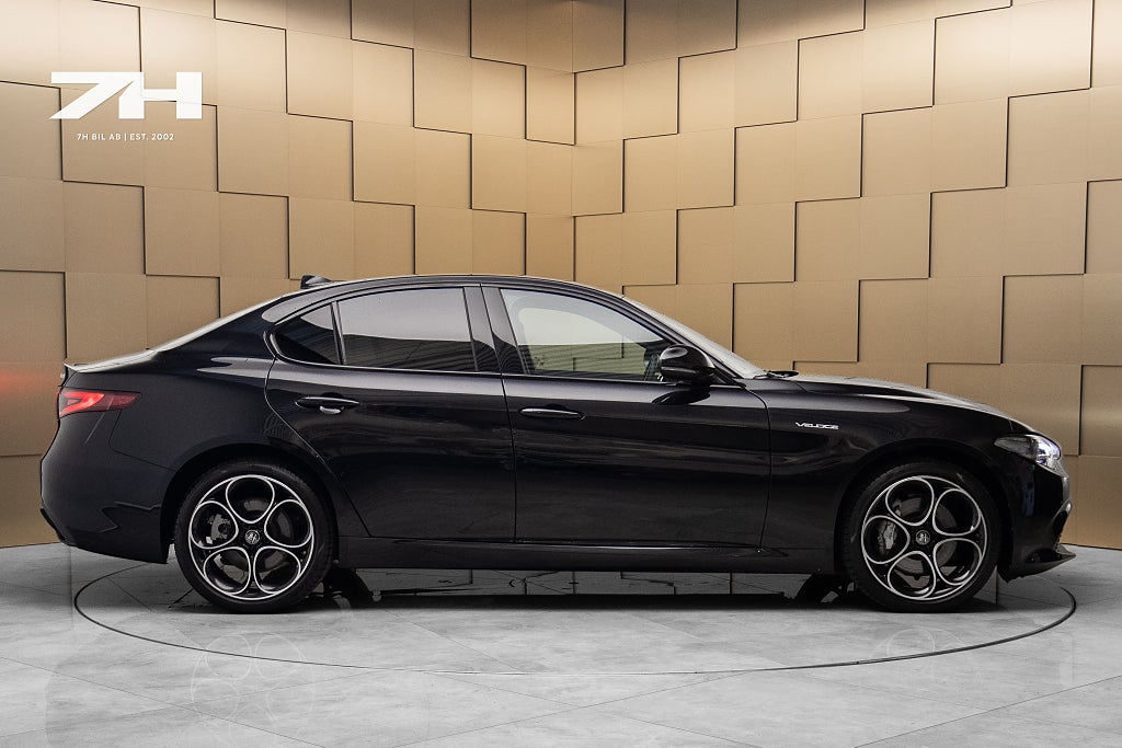 Alfa Romeo Giulia Veloce 2.0 280hk TURBO AWD / H&K / Kamera / Farthållare