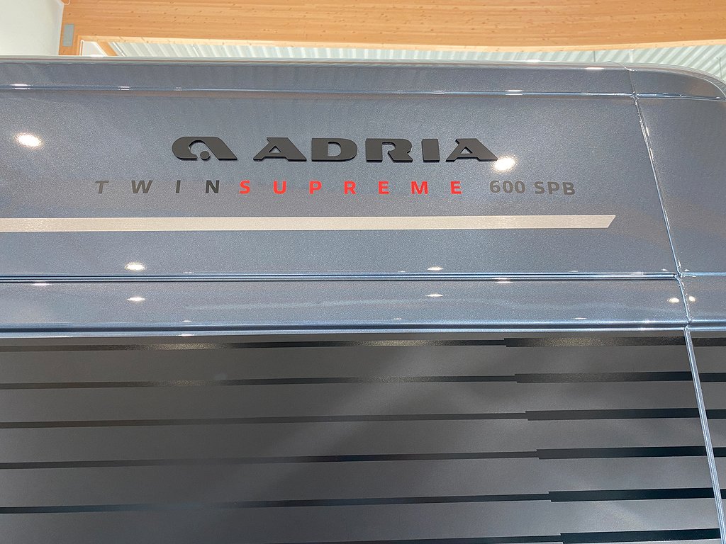 Adria Twin 600 SPB / Under 6 m / Automat / Dieselvärmare / - Adria