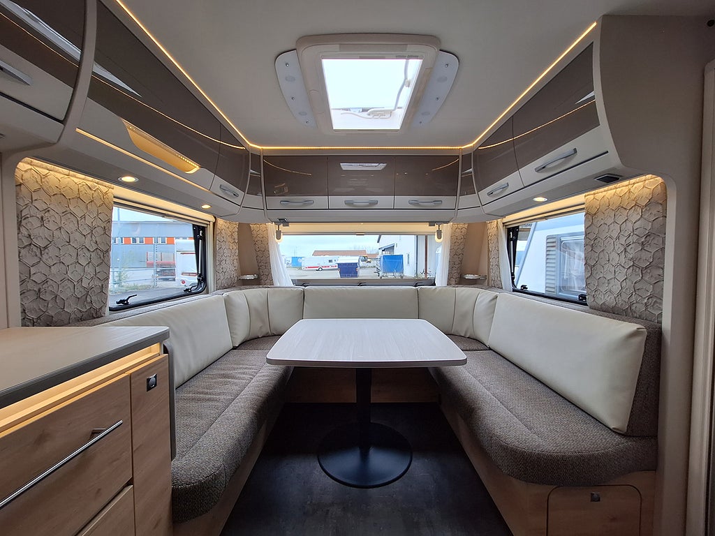 Dethleffs Nomad 650 RQT Scandinavia Snow Queenbädd, Dusch