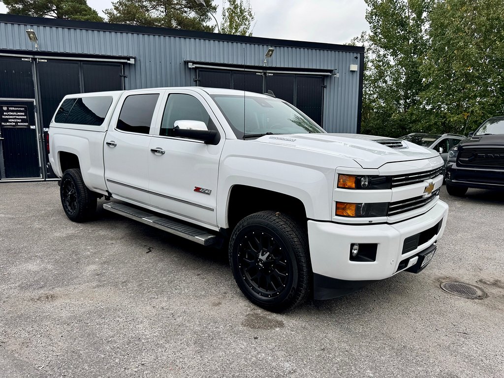 Chevrolet Silverado 2500 HD Crew Cab 6.6 V8 Duramax 4WD