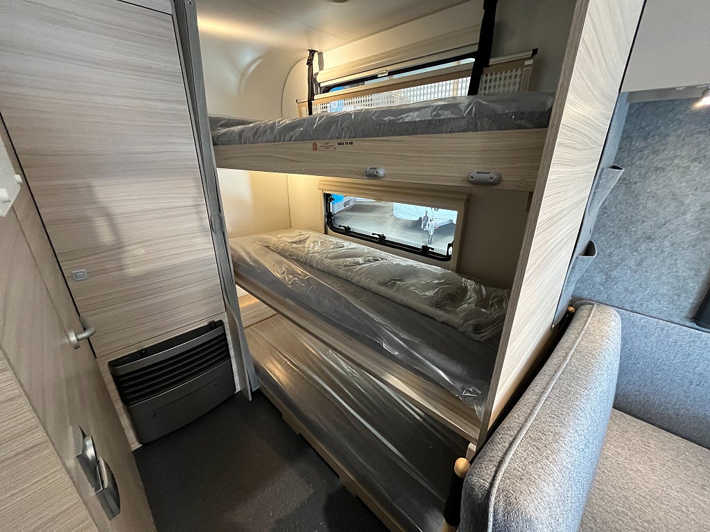 Adria Altea 552 PK / Barnkammare / 7 bäddar / 1695kr/månad - Adria