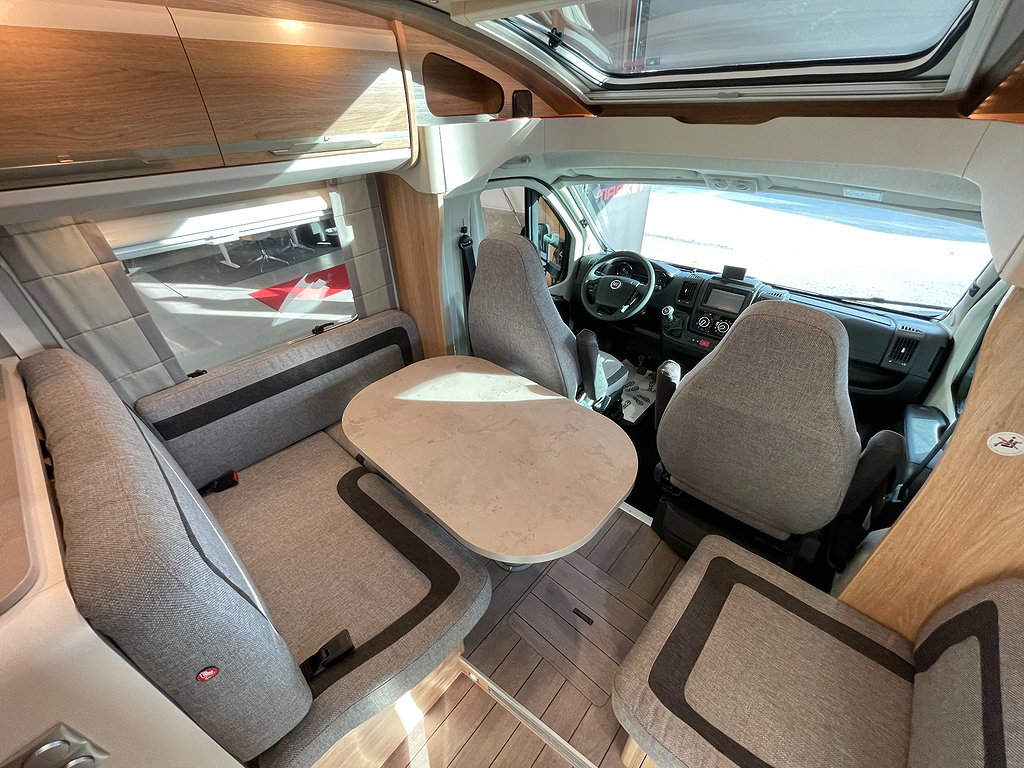 Knaus Sky TI 700 MEB /Hyd-stöd/AC bodel/Solcell/Badrum bak - Knaus