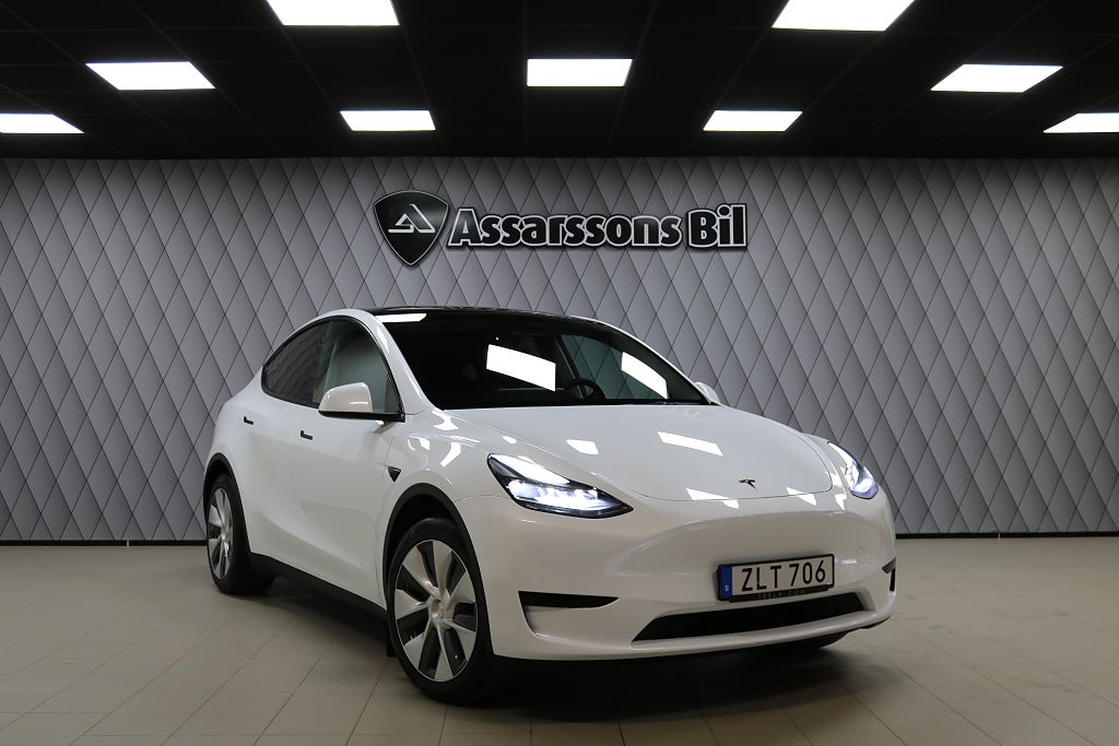 Tesla Model Y Standard Range RWD Drag Moms Panorama Navigation