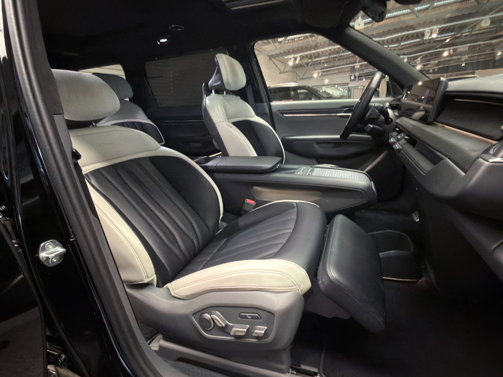 Kia EV9 AWD GT-Line 6-sits | Drag | Se utrustning 2024 - miniatyr 16