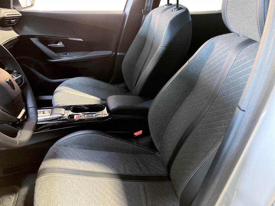 Bild på Peugeot 2008 Allure Hybrid 145hk Aut B-KAMERA CARPLAY