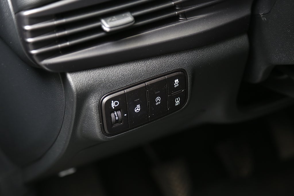 Hyundai i20 1,2 MPi 84hk Essential 5D CarPlay Backkamera 1ägare 2021