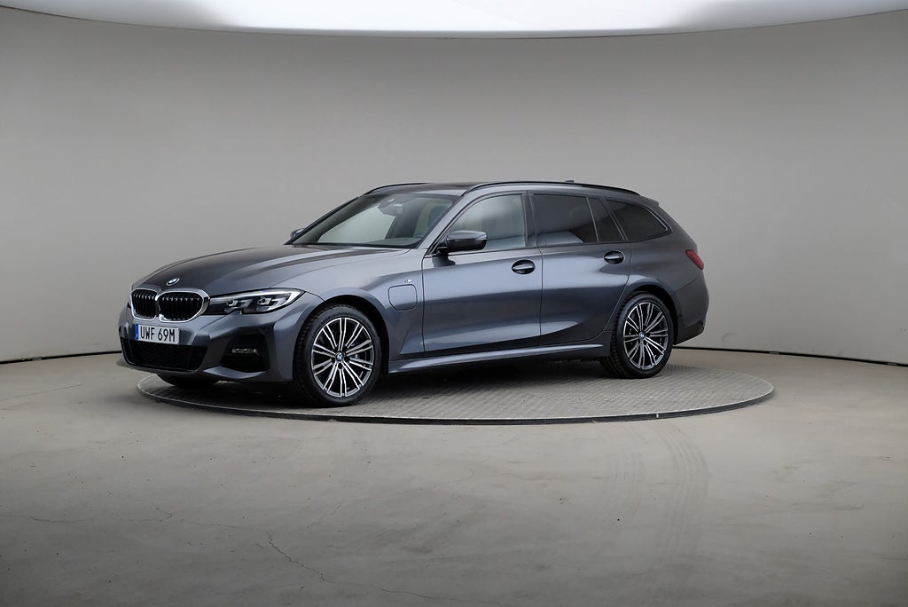 BMW 330e 3 292hk M Sport Panorama Parking Assistans Harman Kardon