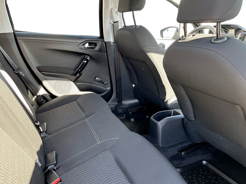 Bild på Peugeot 208 5D Style 1.2 PT 82hk Aut PANO BACKSENSORER