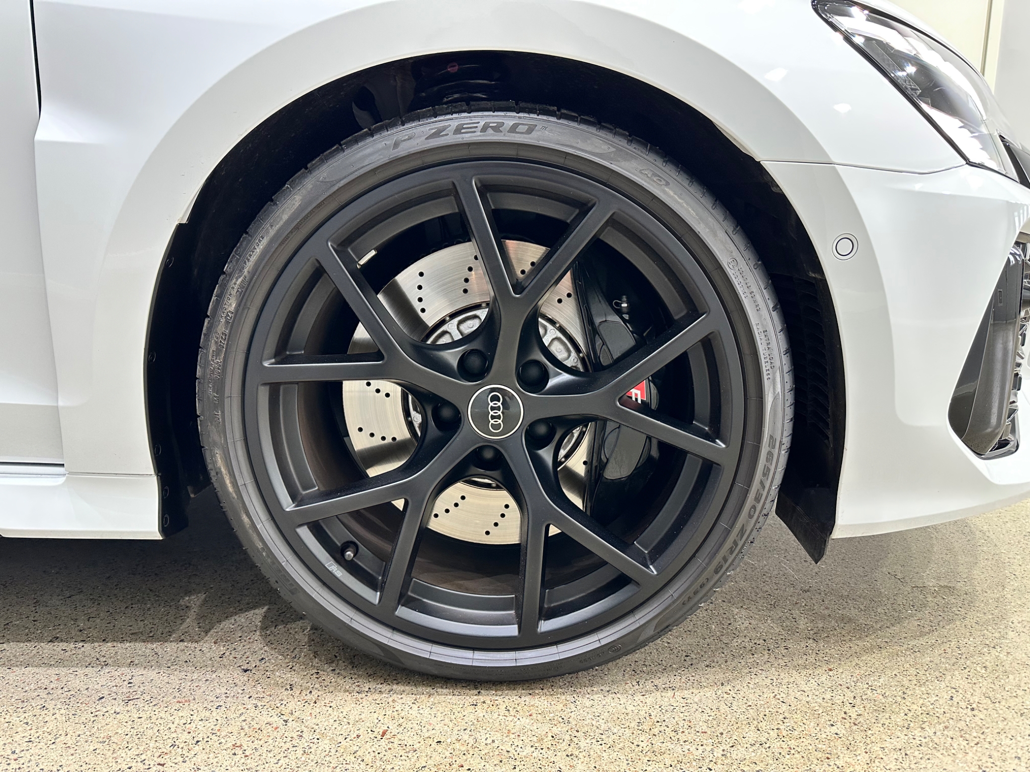Audi RS3 SEDAN / 2,5 TFSI / 400 HK 2023, photo 3/55
