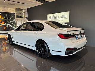 Sedan BMW 750 4 av 20