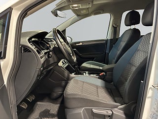 Volkswagen Touran 7-sits 1.0 TSI OPF Drag Kamera Psens S&V-däck ISOFIX