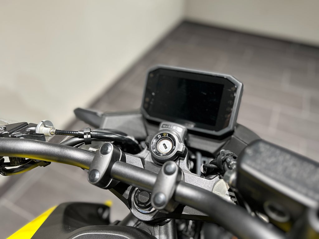 Honda CB750 Hornet / Helsystem/ Handtagsvärme /Quickshifter /Räntefri