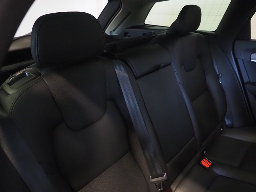 Volvo V90 Recharge T6 AWD Inscription Skinn Drag Pano Orrefors 2022