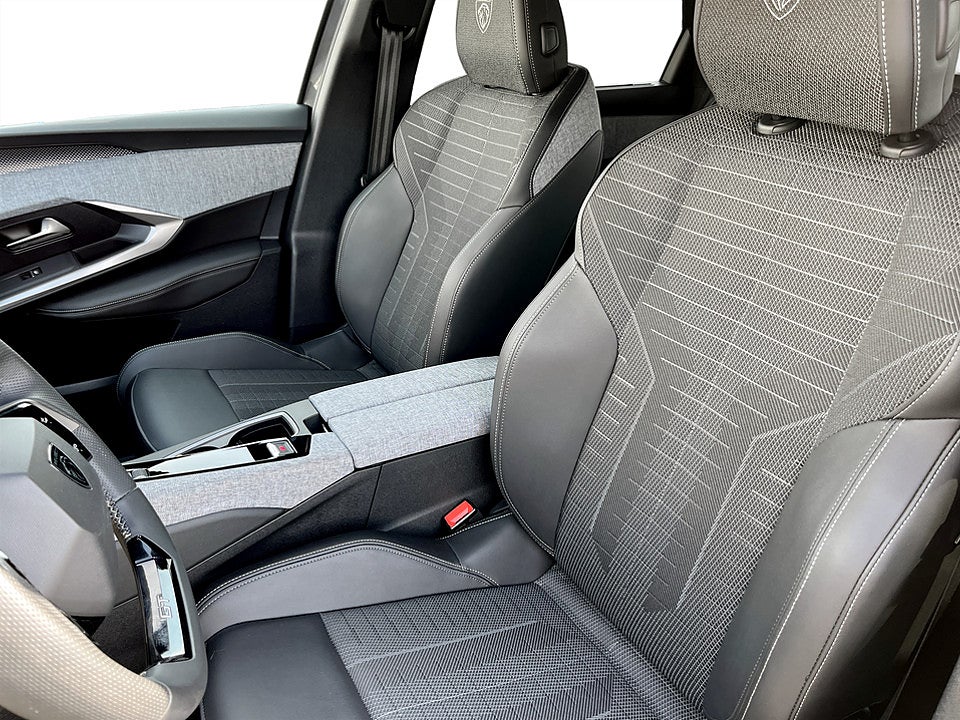Bild på Peugeot 5008 GT 1.2 PT 130hk Aut 7-SITS B-KAMERA