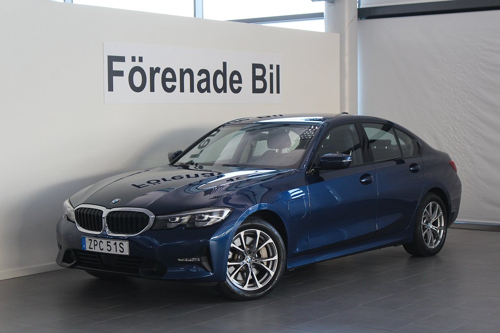 BMW 330e Sedan Model Sport HiFi Rattvärme Park Assist 