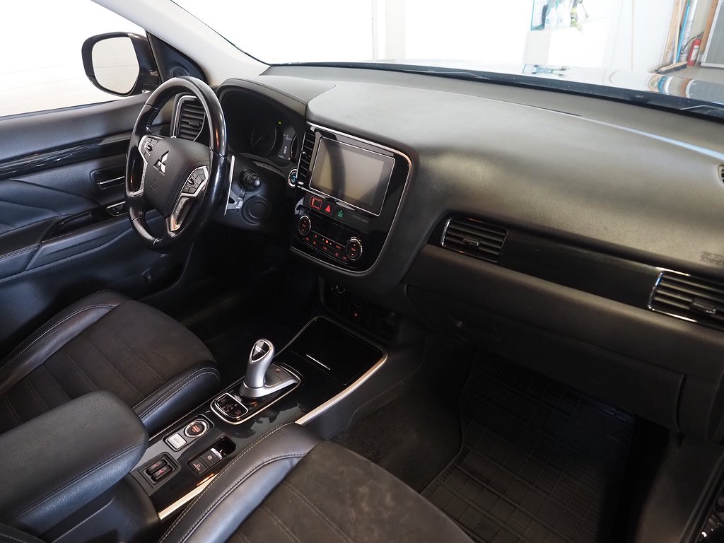 Mitsubishi Outlander PHEV 4WD CVT Comfort Drag Kamera 2017