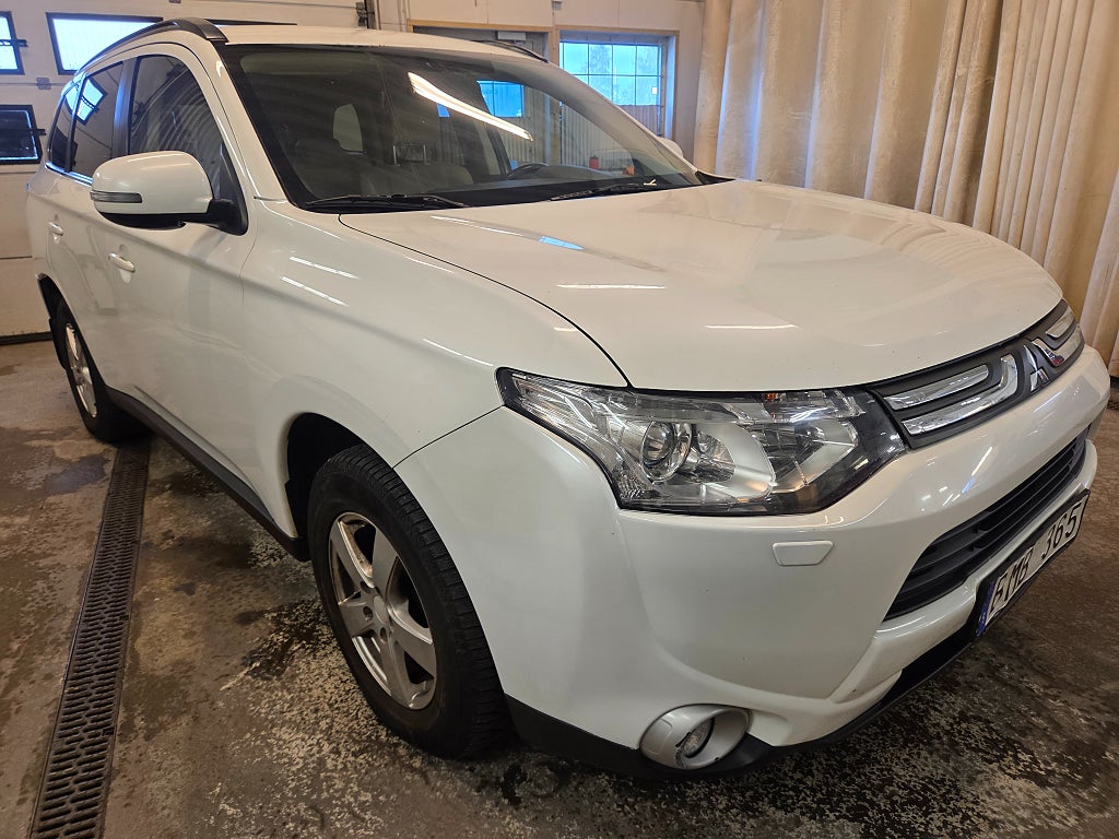 Mitsubishi Outlander 2.2 Di-D 4WD 7-sits Business Få ägare Euro 5