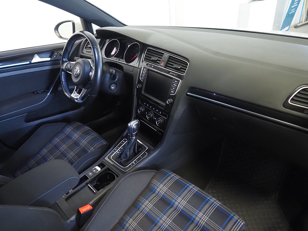 Volkswagen Golf GTE 1.4 TSI DSG 204hk | Drag | Värmare | Navi | 2016