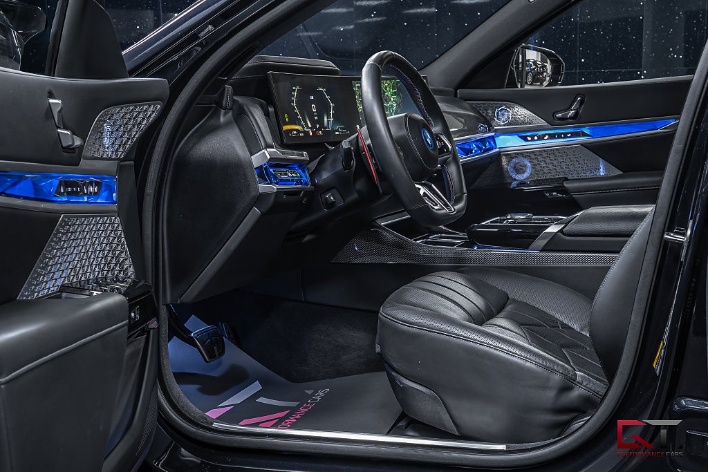 BMW M760 e xDrive MOMS Theatre B&W Executive Drive Pro Pano Sky