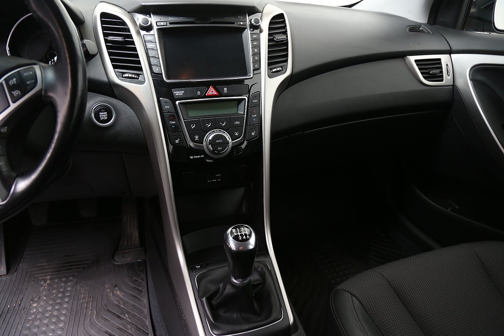 Hyundai i30 1,6 GDI 135hk Premium Kombi Kamera Keyless Navi Drag 2017