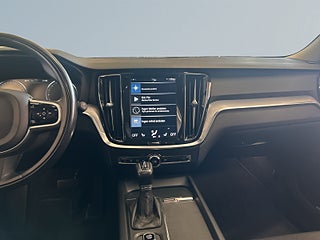 Volvo V60 D4 AWD Momentum Drag Dvärme Bkamera Navigation S&V-däck – bild 11
