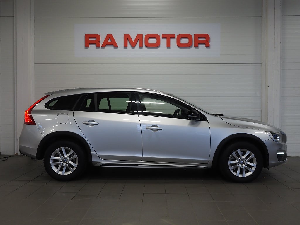 Volvo V60 Cross Country D4 AWD 190hk Momentum | D-värm | Kamrem bytt | 2016
