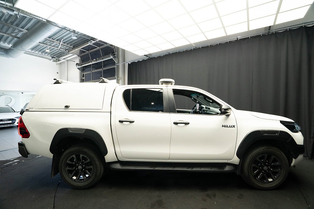Toyota Hilux AWD Invincible KÅPA LÄDER D-VÄRM DRAG KAMERA JBL MOMS