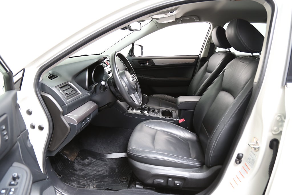 Subaru Outback 2,5i 175hk Ridge AWD Aut Skinn Extraljus Motorv Drag 2017