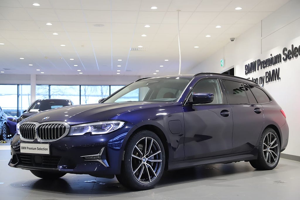 BMW 330e Touring Luxury Line Dragkrok Individual - Autowåx bil...