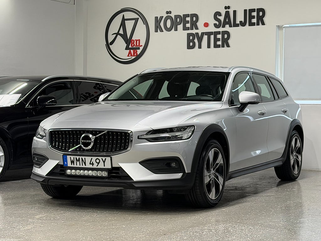 Volvo V60 Cross Country B4 AWD G-tronic Momentum KAMERA GPS Drag 